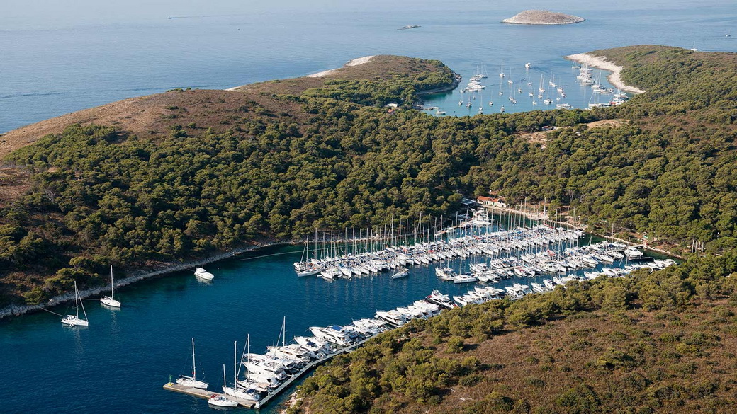 Aci_Marina_Palmizana image Aci Marina Palmižana, english