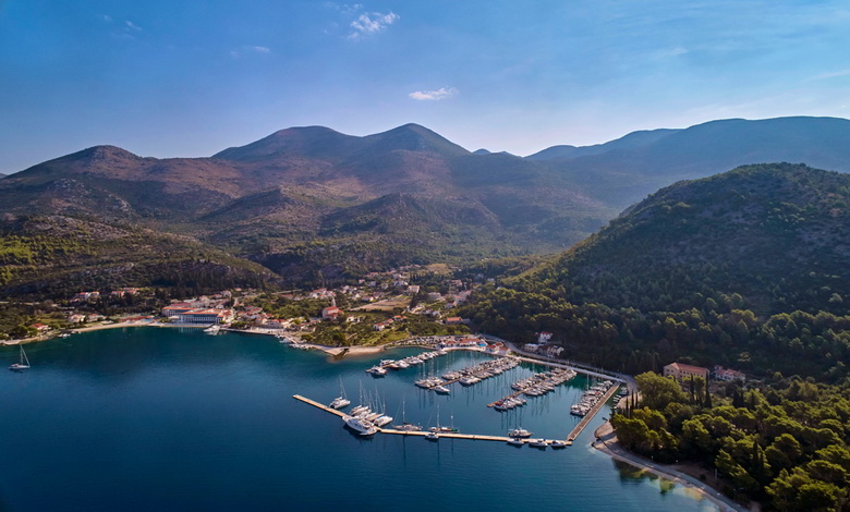 Aci_Marina_Slano image Aci Marina Slano, english